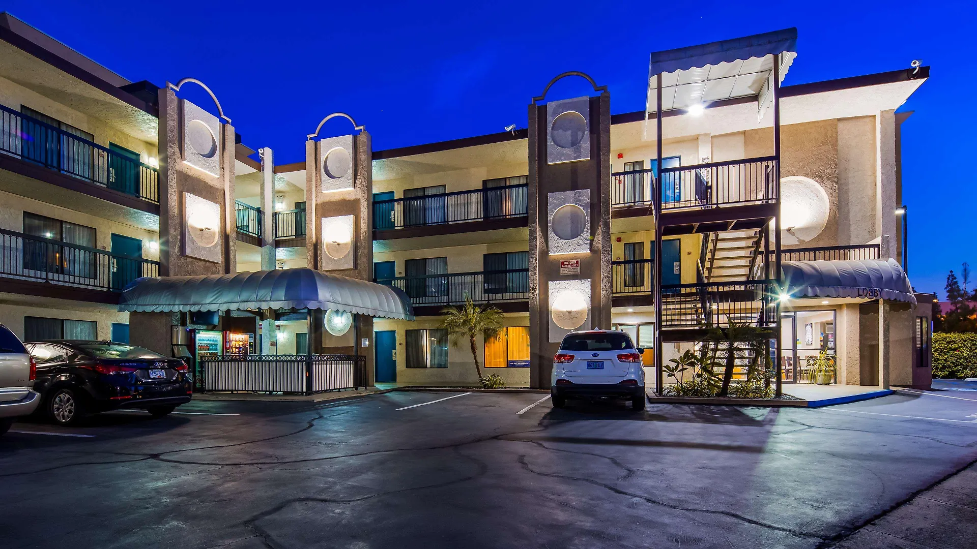Best Western Courtesy Inn Hotel - Anaheim Resort At The Park