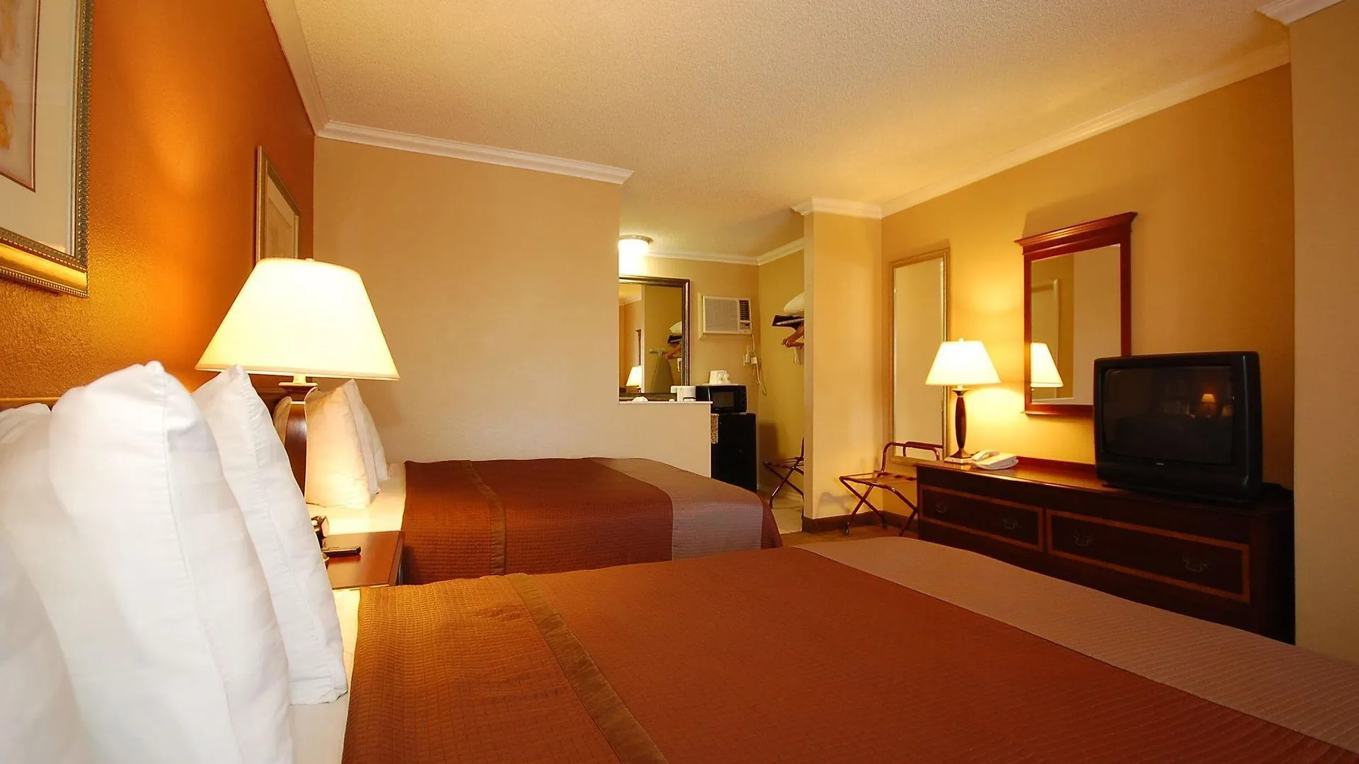 Best Western Courtesy Inn Hotel - Anaheim Resort At The Park